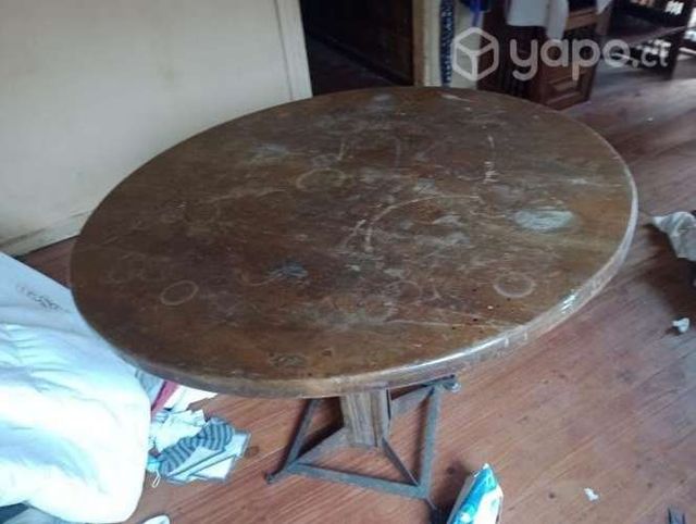 Mesa redonda antigua