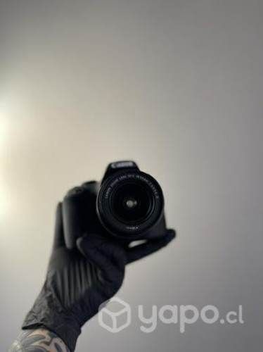 Cámara Canon E200D, seminueva