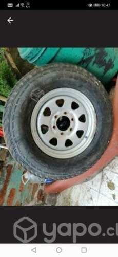 Llanta y neumático Nissan Terrano