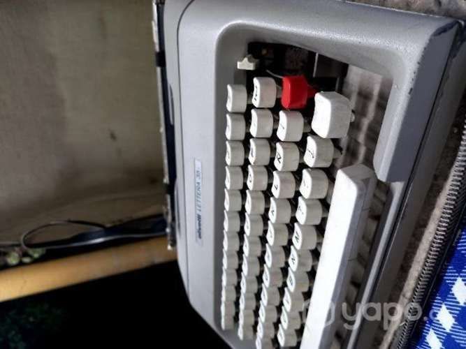 Maquina de escribir olovetti