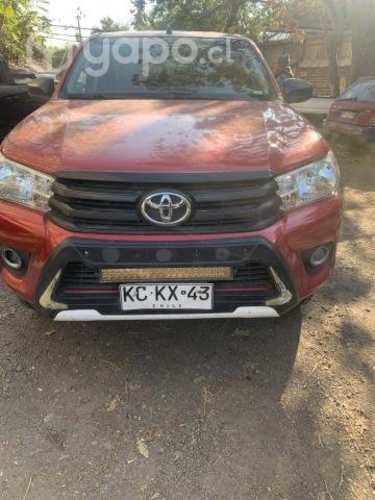 Toyota hilux año 2018 con carro de arrastre