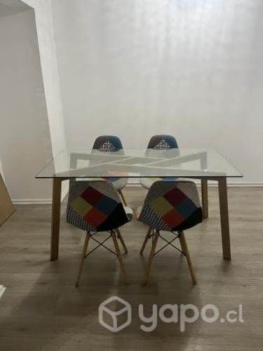 Comedor de vidrio con 4 sillas