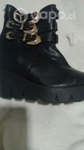 Botines. Nuevos. Y económicos.