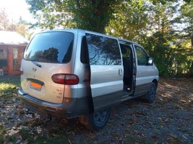 Hyundai starex 4x4 2.4cc (1999)