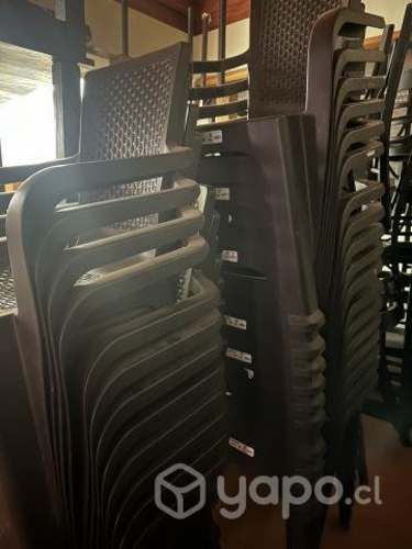 30 sillas apilables marca Rey