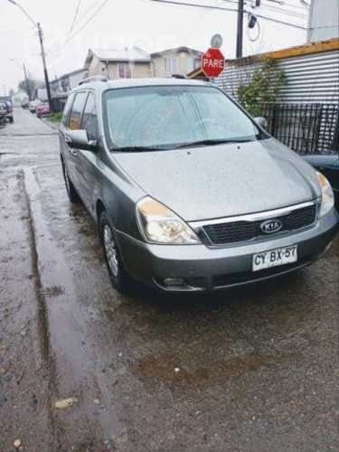 Kia Grand Carnival 2011