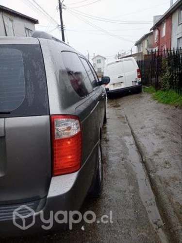 Kia Grand Carnival 2011