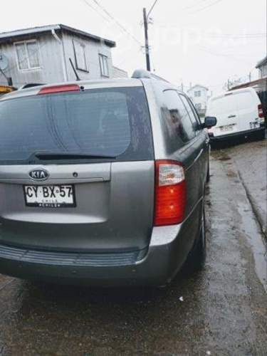 Kia Grand Carnival 2011