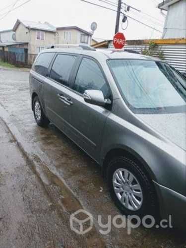 Kia Grand Carnival 2011