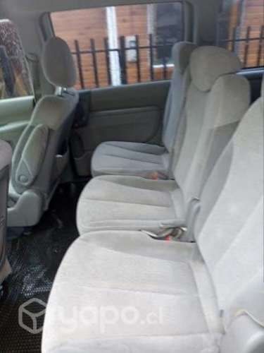 Kia Grand Carnival 2011