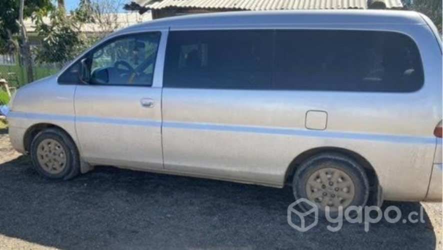 Se vende Minibus Hyundai para Desarme