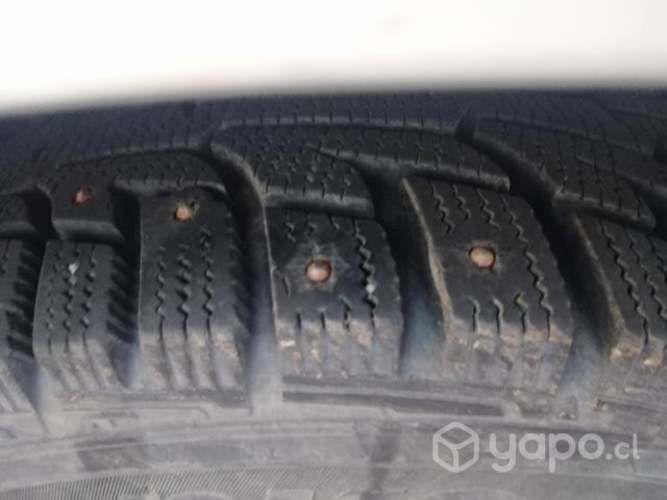Neumático 14 con clavos