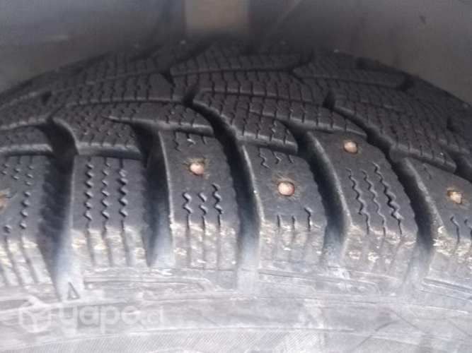 Neumático 14 con clavos