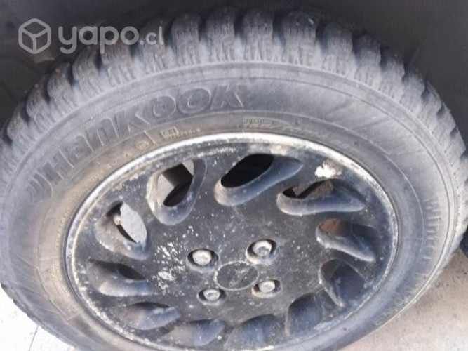 Neumático 14 con clavos