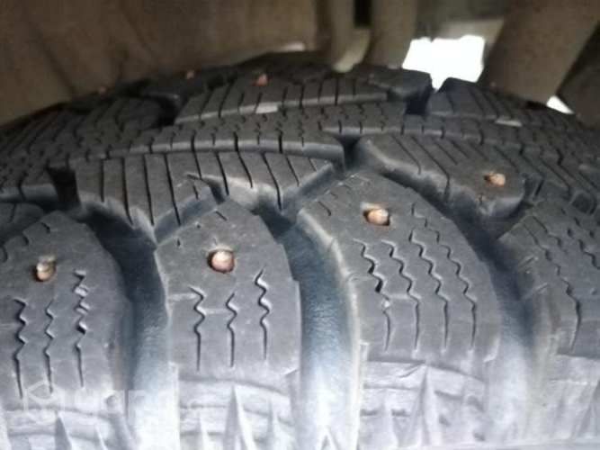 Neumático 14 con clavos