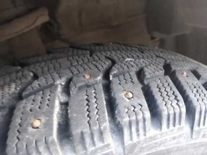 Neumático 14 con clavos