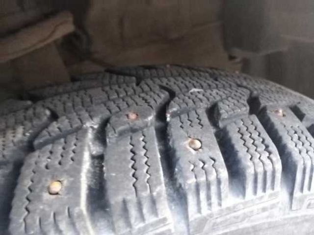 Neumático 14 con clavos