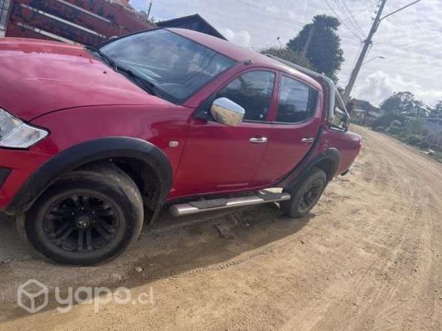 MITSUBISHI L200, año 2013