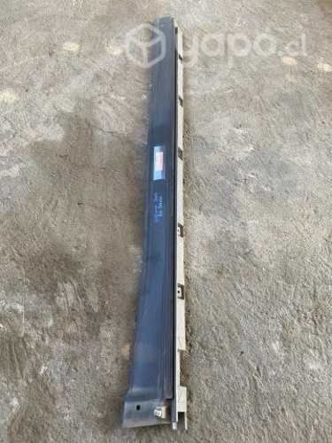 Moldura exter cubre zocalo der Ford Explorer 2014