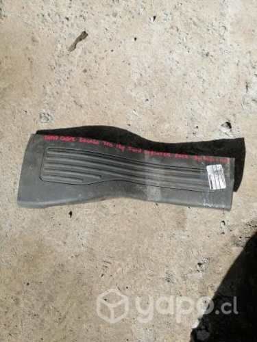 Tapiz cubre zocalo trasero izq Ford Explorer 2012