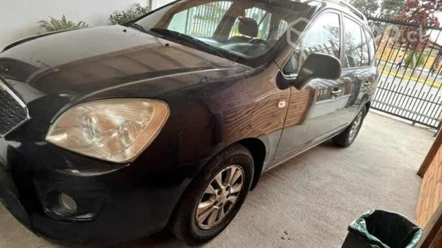 Kia carens 2011