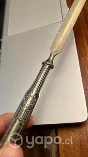 Antiguo Abrecartas Tallado