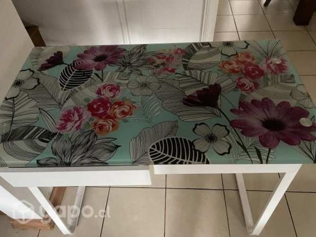 Escritorio con cubierta de vidrio