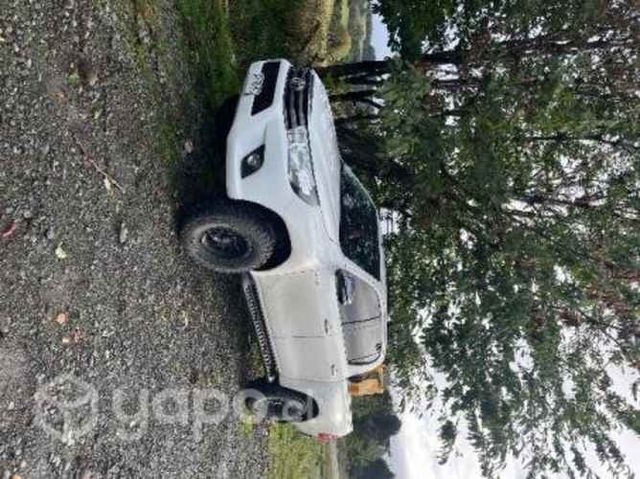 Vendo toyota Hilux por Revicion