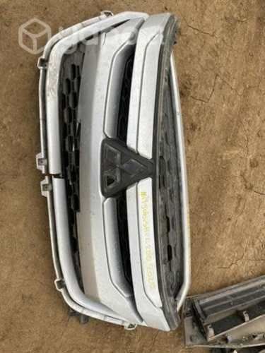 Máscara Mitsubishi l200 2020