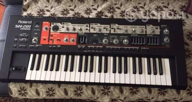 Sintetizador Análogo Roland SH-201