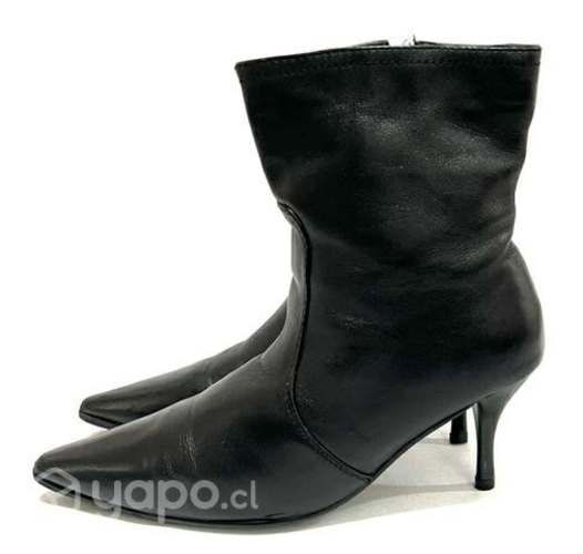 Botín Puntudo 100% Cuero Marca Signus N*38 Negro