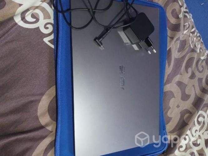 Notbook Asus como nuevo en 100 mil