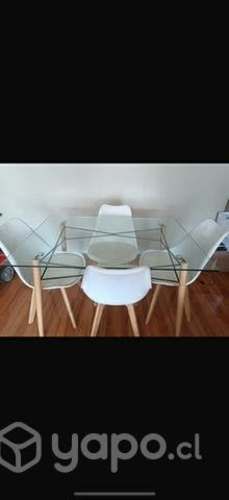 Mesa comedor y 4 sillas de diseño