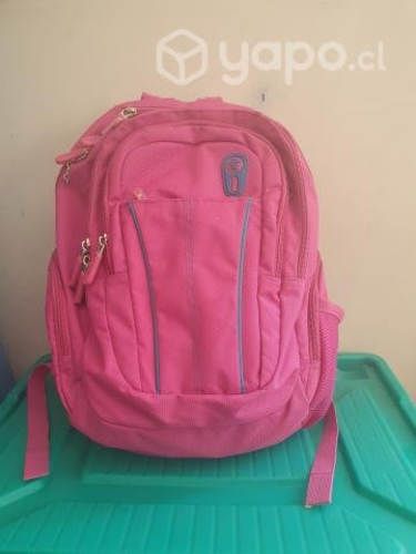 Mochila rosada marca Totto