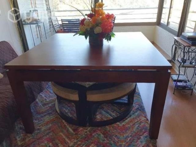 Mesa de comedor usada cuadrada buen estado