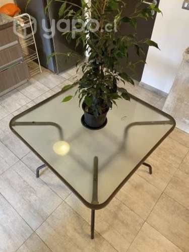 Mesa cuadrada de vidrio + 4 sillas