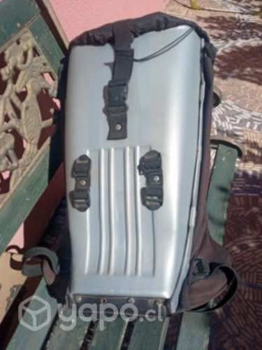 Mochila motoquera carcasa proteccion caida