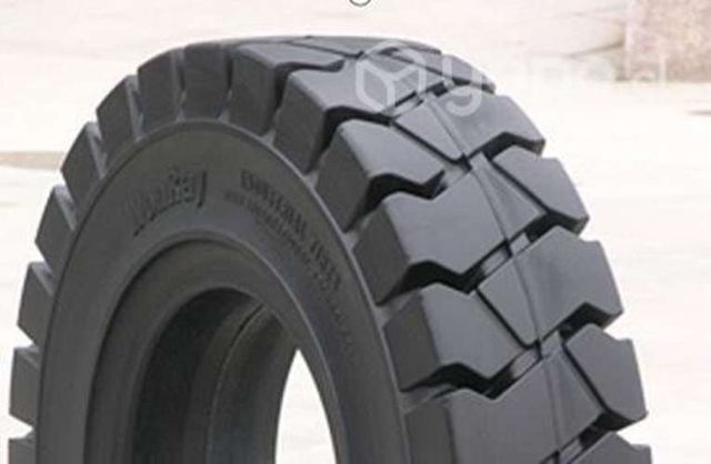 Neumático macizo 28x12.5-15