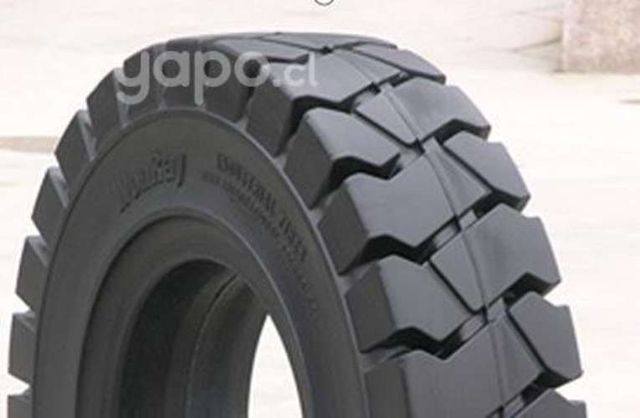Neumático macizo 23x9-10