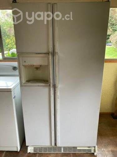 Refrigerador GE 252 Lt. blanco side by side