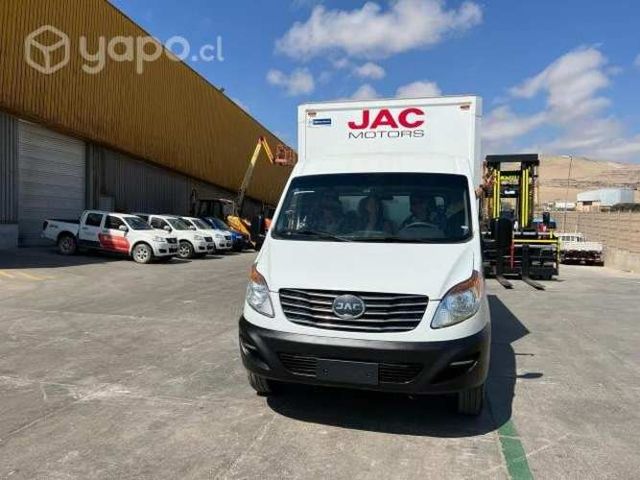 Se vende un camión furgón semi nuevo JAC Sunray
