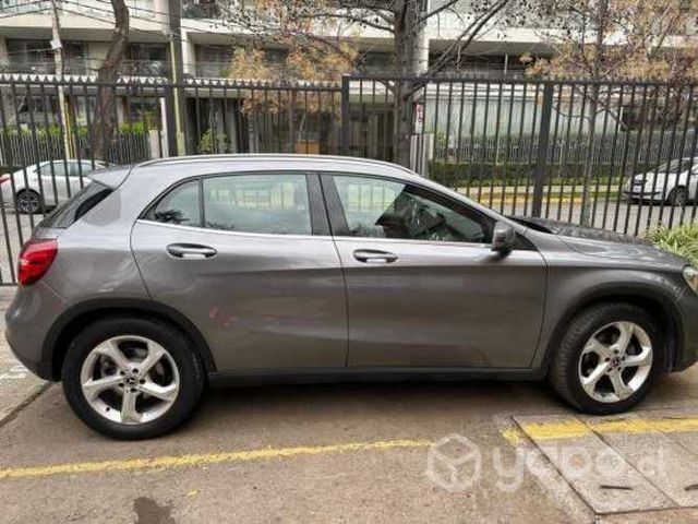 MERCEDES BENZ GLA 200d 2018 diesel