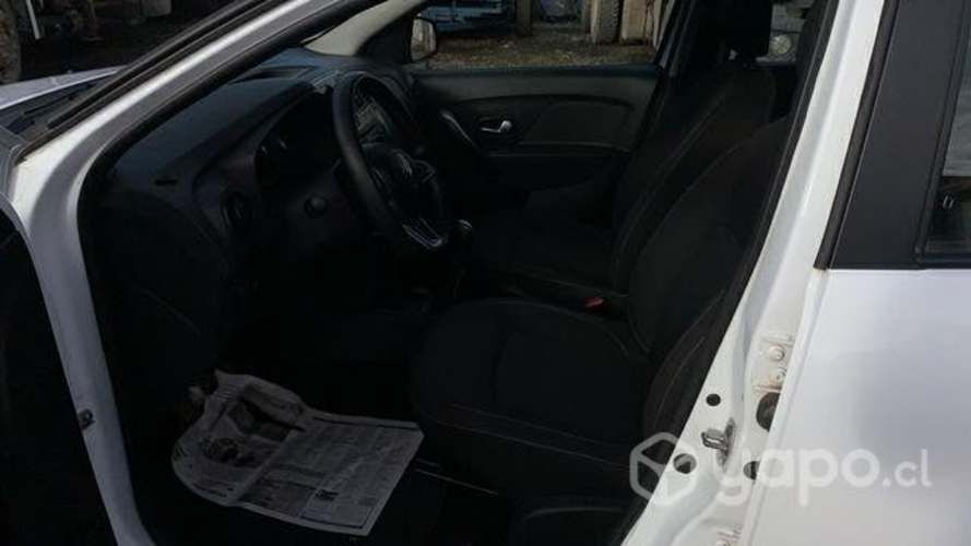 Auto Renault symbol nacionalizado