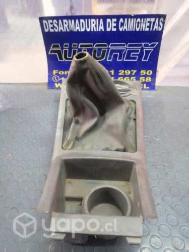 Consola palanca cambio Mazda Bt50 2012 con detalle