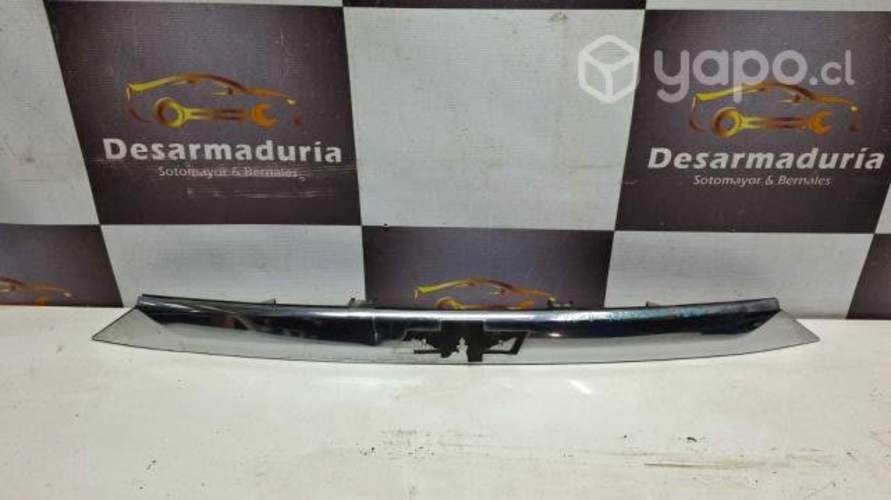 Moldura portalon traverse 2018 a 2024 2.1