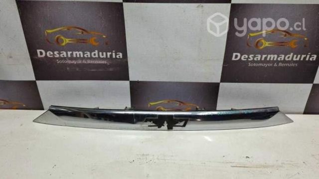 Moldura portalon traverse 2018 a 2024 2.1