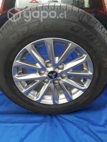 Neumatico con llanta mitsubishi l 200