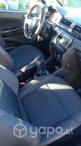 Volkswagen Voyage 1.6 año 2017