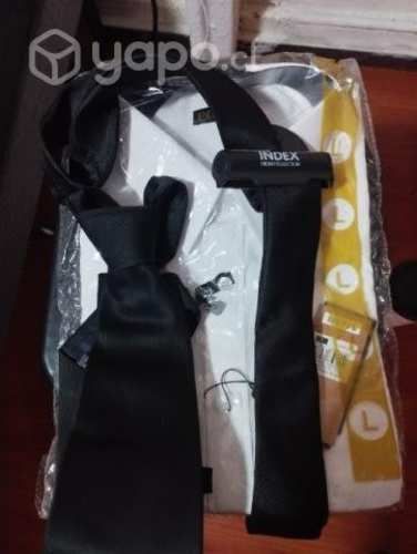 terno color negro en buen estado