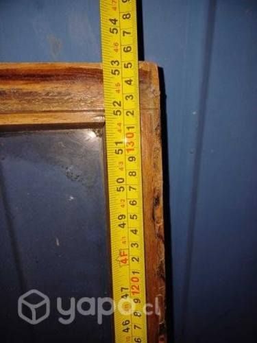 ventana de madera usada